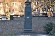 Dannevigsveien 17 ligger også Sagene kirkepark som var en del av Gråbeinsletta. Her står det et gammelt nedstigningstårn som ga adgang til underjordiske elektriske anlegg og som sikkert ikke er i bruk lenger