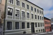 Dops gate 6 er også fra 1860 og arkitekt var Georg Andreas Bull. Jeg håper Alf Næsheim har tegnet noe i denne gaten