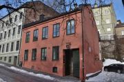Dops gate 7 er fra 1860 og arkitekt var Georg Andreas Bull. Som gammel drosjesjåfør så skal det ikke være ulike og like nummer på samme side i en gate