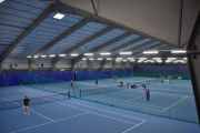 Eikenga 4 - Oslo Tennisarena har 9 tennisbaner og 4 padelbaner i tillegg til treningsstudio