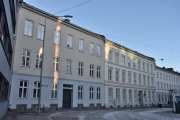 Fredensborgveien 2 er det nærmeste huset, så kommer 4 og helt til høyre 6. Alle er vernet og de er fra 1862-69