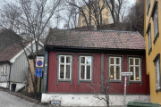 Fredensborgveien 38. Fotograf Liv Holme deler et bilde med oss av nummer 38 som er fra 1871. Vi har et bilde av huset fra Damstredet også