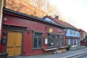 Fredensborgveien 42 til venstre er fra 1825 og Fredensborgveien 44 til høyre er fra 1814 og begge er vernet