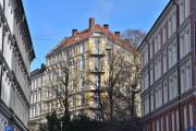 Glükstads gate 5 er fra 1894-99 og har fasaden mot Krumgata også. Ruth Meiers plass kan også være et stikkord her