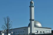 Søren Bulls Vei 1 ligger Baitun Nasr moské, også kjent som Furuset moské. Jeg fant et årstall 1994, men her må vi undersøke mer