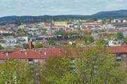 Utsikten fra toppen av Ola Narr, fremdeles i mai 2014. Den gule bygningen midt i bilde er Ila skole og kan det være spiret til Paulus kirke litt til høyre?