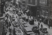 Storgata 23, jeg holder meg på samme adressen. Bilde har jeg fra Oslo Bymuseum Byminner. Nå ser jeg at de har pyntet litt på Folketeaterbygningen, når jeg var der