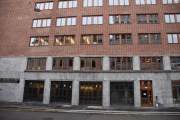 Tordenskiolds gate 12 er fra 1937 og har fasaden mot Rådhusplassen og Rosenkrantz’ gate også. Oppført for Oslo trygdekontor og arkitekt var Frithjof Stoud Platou. Jeg står i Otto Sverdrups gate og tar bilde