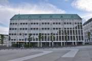 7. juni plassen 1 er Det Kongelige Norske Utenriksdepartement som ligger inntil Victoria terrasse og er fra 1962. Arkitektene er Heiberg, B. & O. Mørk Sandvik. Plassen ble oppkalt i 1962 etter datoen for unionsoppløsningen i 1905. 7. juni er også datoen for kongens avreise fra Norge i 1940 og hjemkomsten i 1945