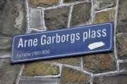 Arne Garborgs plass ble anlagt i 1931 og fikk navnet sitt etter forfatteren Arne Garborg i 1936