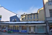 Brugata 3B er fra rundt 1865, det var boktrykkerier og forlagsvirksomhet her i gamle dager. Bilde er tatt 21 februar 2024 og blir kanskje revet