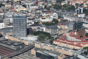 Schweigaards gate 4-14 Galleri Oslo må du ta bilde av fra luften. Ble oppført i perioden 1986–89 og har er to lange bygninger i fire og seks etasjer med kontorer over en innendørs "gate" og en høy underetasje som huser Oslo Bussterminal. Noen har faktisk foreslått og rive bygget