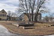 St. Halvards plass ligger Minneparken (også kalt Ruinparken), her er det så mange ruiner at jeg går litt i surr