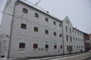 Storgata 36 B er oppført i 1855-56 etter tegninger av tømmermester Maurer og er vaskeribygningen. Tilhører Mangelsgården - Prinds Christian Augusts Minde