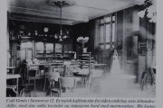 Stortorvet 12. Kilde: Oslo Bymuseum Byminner 1981. Nummer 12 var en bygning inn mot Torggata, det er vel der Christiania Glasmagasin ligger nå. Så da kan vi lese litt om Café Gimle som lå her i gamle dager