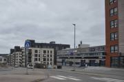 Gladengveien 16. Nå må jeg sitere litt før vi kjører nedover. Ensjø skal totalforvandles – fra å være en bydel dominert av bilforhandlere til å bli et knutepunkt med inntil 7000 nye boliger