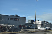 Ensjøveien 5. Jeg har lest at hele tomta med 3-5 og 7 er på 14 mål, men kan allikevel bli for liten for NRK