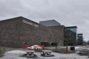 Grenseveien 60. Teglverksdammen er en del av Hovinbekken som renner like ved skolen, og legger til rette for en bredde av læringsmuligheter