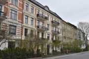 Camilla Colletts vei 6 er helt til venstre er fra 1894 og arkitekt var Carl Michalsen. neste er nummer 8 og er fra 1896 og arkitekt var Olaf Boye. Så kommer nummer 10 som er fra 1894, her var arkitekt også Olaf Boye. Og til slutt så ser vi nummer 12 som er fra 1901 og arkitekt var Oscar Dehkes
