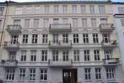 Eckersbergs gate 13 er fra 1898 og arkitekt var Carl Aaman. Det var et pensjonat her fra 1913, men hva det heter, fant jeg ikke ut