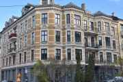 Eckersbergs gate 6 er fra 1899 og er en hjørnegård som også har fasaden mot Gimleveien. Arkitekt og byggmester var Alfred Køhn, handelsborger Anton Sørby er nok stikkordet her