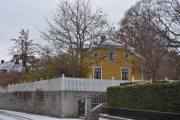 Gimle Terrasse 1 er fra 1856 og er et svært gammelt løkkehus som ble ombygget for grosserer, og direktør for Nydalens Compagnie, Peter Petersen i 1856