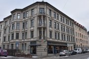 Gimleveien 22 er fra 1897-1899 og arkitekt var S.R. Gulbransen. Hjørnebygningen har fasaden mot Eckersbergs gate også