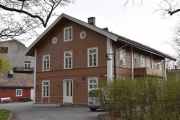 Grønnegata 19 - Lassonløkken. Huset var opprinnelig i én etasje, men ble påbygget i 1848, slik du ser det nå