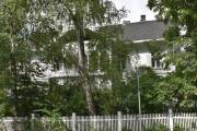 Gyldenløves gate 38A er fra 1891-92 og er vernet, arkitekt var Bernhard Steckmest. Fasaden vi ser er fra Eckersbergs gate og her bodde eiendomsspekulanten Edvin Pedersen. Bilde er tatt i august 2022