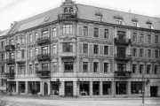 Drammensveien 6 (Henrik Ibsens gate 18). Her stod fotograf Anders Beer Wilse  (1865 - 1949) hundre år før meg og tok bilde. Det er gøy og sammenligne når han tar bilde, og noen endringer er det