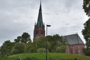 Uranienborg kirke. Her er et nyere bilde og vi ser på kirken fra Skovveien