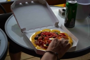 Tirsdag - hjelp, det er faktisk en pizza med godteri