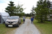 Fredag - retning mot resepsjonen og vi passerer en Renault Megane tror jeg