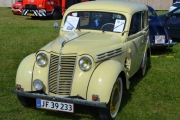 Lørdag - der er den, en Renault Juvaquatre