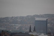 Og her for vi med oss hotellet Oslo Plaza som kom opp i 1989. Med sine 37 etasjer og 117 meter høyt ruver det høyt i Oslo by