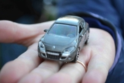 Den kjøpte jeg selvfølgelig for kr 10,-. En Renault Megane Coupe i 1/64 skala fra Thailand. Sidedørene kan lukkes opp - tøft