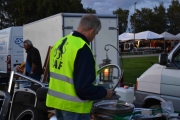 Fredag. Kvelden siger litt innpå og vaktene kan også ta seg tid til en titt