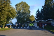 Lørdag. Våre vakter ønsker oss velkommen og denne gangen ble vi også sjekka om vi hadde brannslukkingsapparat og det hadde vi selvfølgelig med oss