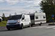 Varebilen og campingvogna ligger tungt, tro hva de har med seg denne gangen