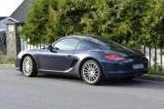 Nå ble jeg litt mer usikker, men det er en Porsche da. Ikke veteran men det er en Porsche Cayman S fra 2008