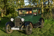 Så kommer vi til neste bil som er enda eldre enn de vi har sett nå, dette er en Ford A fra 1928. Når kom skille fra virkelige veteraner og veteraner, Ford og Renault var bilmerkene som markerte skille