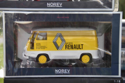 Vi snuser litt i hyllene og hva finner vi da? Dette er en Renault Estafette fra rundt 1960 åra