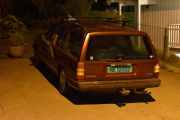 Vi har en nesten veteran på vei opp fra T-banen, dette er en Volvo 940 fra 1994
