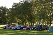 Lett å se hvilken bil som er mest populær, nei nå bare tøyser jeg men gikk bort og snakket med dem. Han ene hadde faktisk en Renault Dauphine og lurte på om jeg så mange av dem på turene