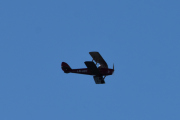Men så dukker det opp et gammelt fly fra Kjeller flyplass, det er LN-ADC som er et Tiger Moth dH82 fra 1935