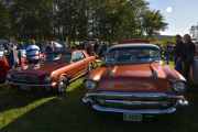 Jeg er glad jeg har sol nå, bildene blir dobbelt så fine. Fra høyre en Chevrolet Bel Air fra 1957 og til venstre en Ford Mustang fra 1966