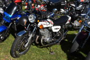 Neste motorsykkel kan vi lese oss litt fram til, det er en Kawasaki Mach III 750 og året må være etter1970