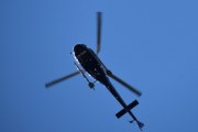 Det er Helitrans AS med en base på Kjeller som hilser på meg her
