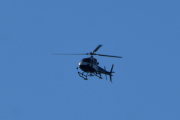 Men så kommer det et helikopter igjen, jeg tror det er samme som vi så før i dag