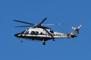 LN-ORA som er Politiets første nye helikopter er veldig fint syns jeg, så har den striper på halerotoren også